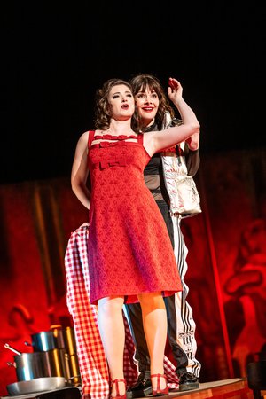 Szene aus »Orpheus in der Unterwelt« © Anna Kolata