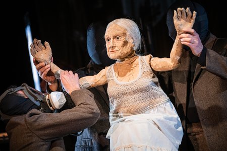 Szene aus »Baba Dunjas letzte Liebe« © Anna Kolata