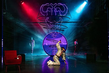 Szene aus »Faust: On Air« © Anna Kolata