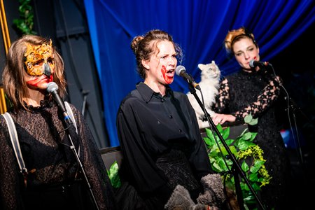 »Der schwarze Salon - Ohne Dunkelheit sind wir blind« © Anna Kolata