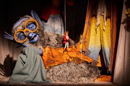 Szene aus »Ein Riese allein hebt noch keinen Mond an den Himmel« © Martin Patze