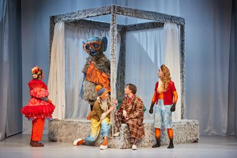 Szene aus »Ein Riese allein hebt noch keinen Mond an den Himmel«