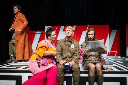 Szene aus »Sein oder Nichtsein (To Be or Not To Be)« © Anna Kolata