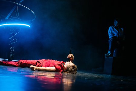 Szene aus »Faust: On Air« © Anna Kolata