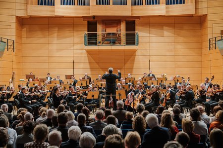 Staatskapelle Halle beim 2. Sinfoniekonzert der Spielzeit 2024/25 in der Händel HALLE © Anna Kolata