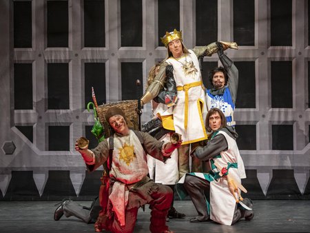 Szene aus »Monty Python's Spamalot« © Falk Wenzel