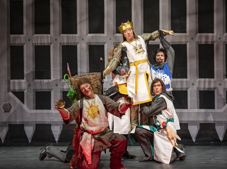 Szene aus »Monty Python's Spamalot«