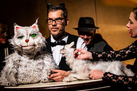 »Der schwarze Salon - Ohne Dunkelheit sind wir blind« © Anna Kolata