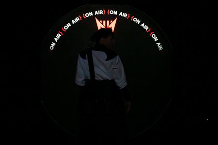 Szene aus »Faust: On Air« © Anna Kolata