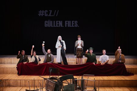 Szene aus »Der Besuch der alten Dame« © Martin Patze