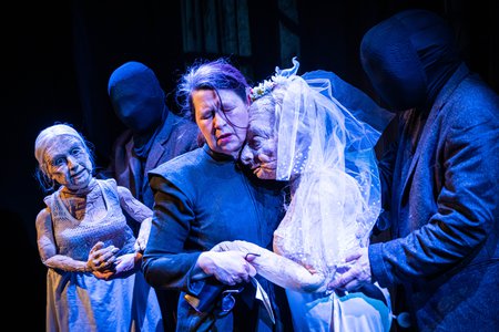 Szene aus »Baba Dunjas letzte Liebe« © Anna Kolata