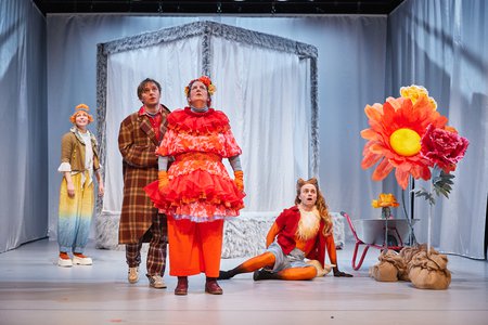 Szene aus »Ein Riese allein hebt noch keinen Mond an den Himmel« © Martin Patze