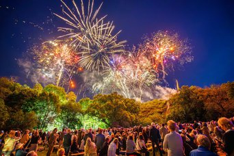 Feuerwerk bei »Bridges«