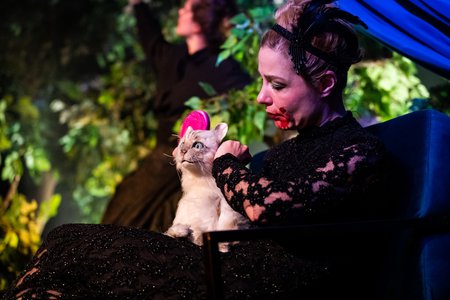 »Der schwarze Salon - Ohne Dunkelheit sind wir blind« © Anna Kolata
