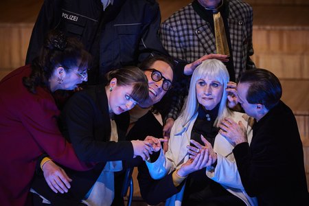 Szene aus »Der Besuch der alten Dame« © Martin Patze