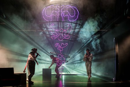 Szene aus »Faust: On Air« © Anna Kolata