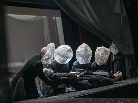 Szene aus»Trilogie der Unschuld«