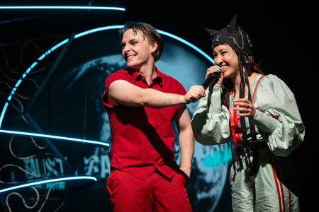 Szene aus »Faust: On Air« © Anna Kolata