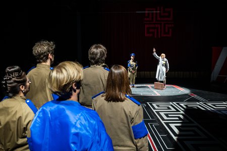 Szene aus »Sein oder Nichtsein (To Be or Not To Be)« © Anna Kolata