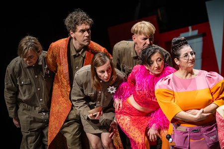 Szene aus »Sein oder Nichtsein (To Be or Not To Be)« © Anna Kolata