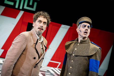 Szene aus »Sein oder Nichtsein (To Be or Not To Be)« © Anna Kolata