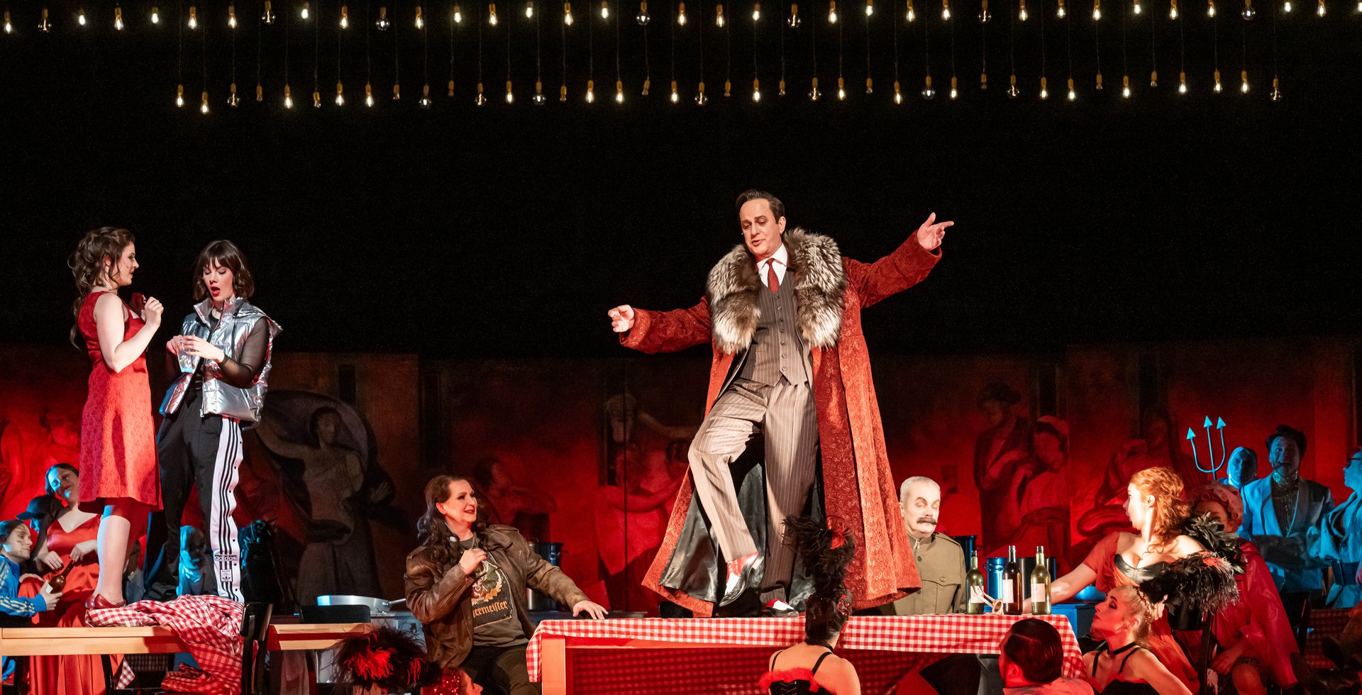 Szene aus »Orpheus in der Unterwelt«