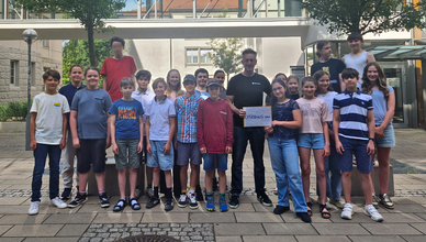 Spendenübergabe der Klasse 6/1 des Latina August Hermann Francke Gymnasiums an die Oper