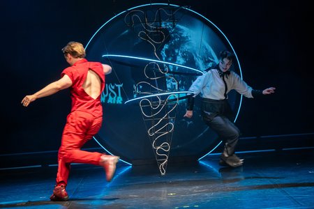 Szene aus »Faust: On Air« © Anna Kolata