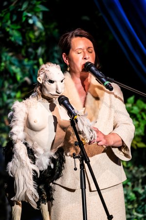 »Der schwarze Salon - Ohne Dunkelheit sind wir blind« © Anna Kolata