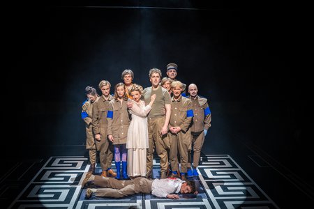 Szene aus »Sein oder Nichtsein (To Be or Not To Be)« © Anna Kolata