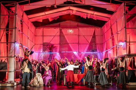 Szene aus »Orpheus in der Unterwelt« © Anna Kolata