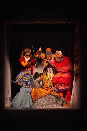 Szene aus »Ein Riese allein hebt noch keinen Mond an den Himmel« © Martin Patze