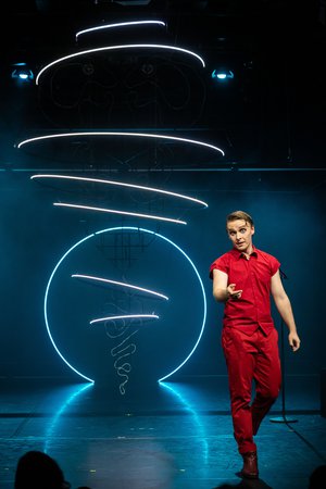 Szene aus »Faust: On Air« © Anna Kolata