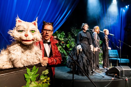 »Der schwarze Salon - Ohne Dunkelheit sind wir blind« © Anna Kolata