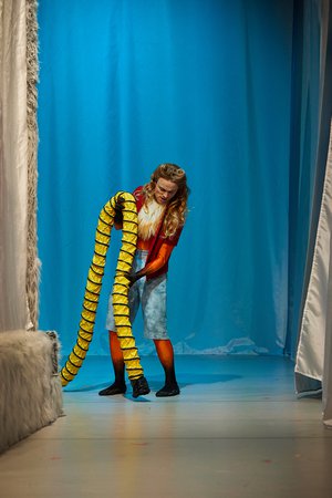 Szene aus »Ein Riese allein hebt noch keinen Mond an den Himmel« © Martin Patze