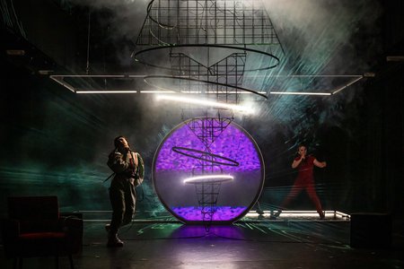 Szene aus »Faust: On Air« © Anna Kolata